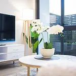 Burwood Stunny Apt With Parking Train&Shopping
