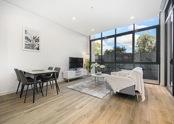 Burwood Stunny Apt With Parking Train&Shopping